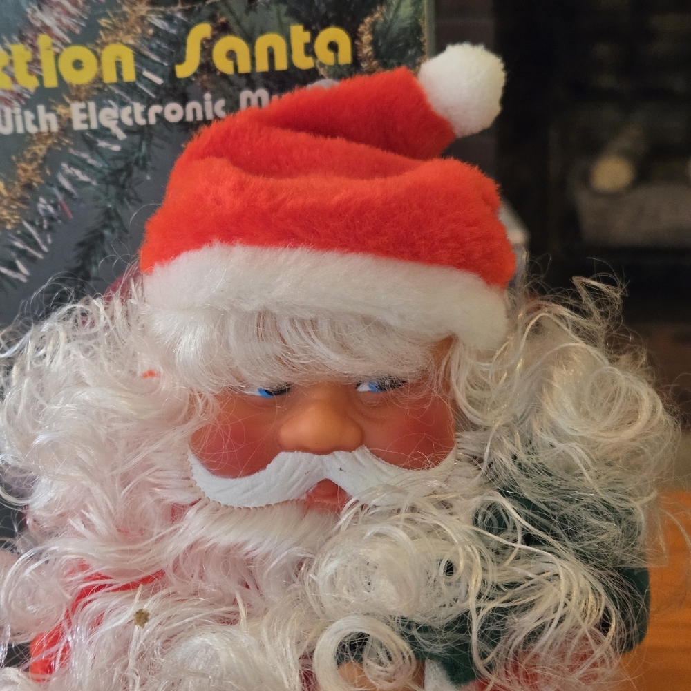 Vtg Annoying Kitschy Action Santa with Electronic Music with Box Christmas WORKS - Picture 7 of 12